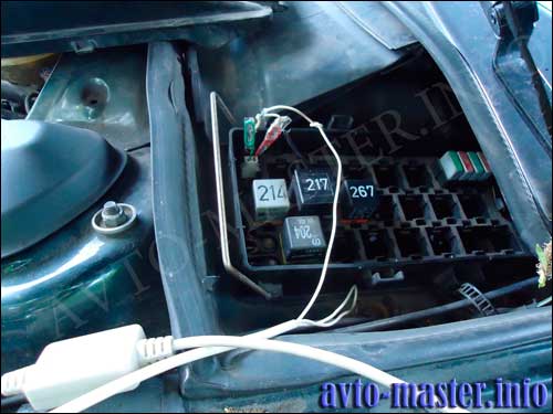 connectar l`adaptador per al cotxe DLC